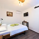 S 3* Luče